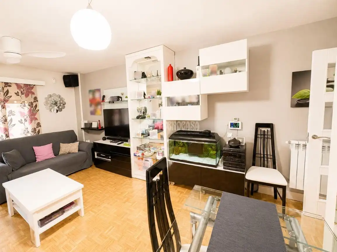 Sala de estar de Piso en venta en San Fernando de Henares con Aire acondicionado, Calefacción y Parquet