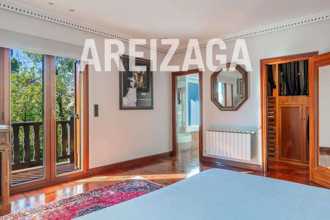 Dormitori de Casa o xalet en venda en Donostia - San Sebastián  amb Aire condicionat, Calefacció i Terrassa