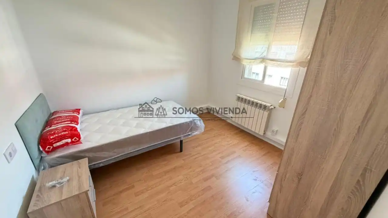 Habitación de Piso de alquiler en Ourense Capital  con Calefacción y Amueblado