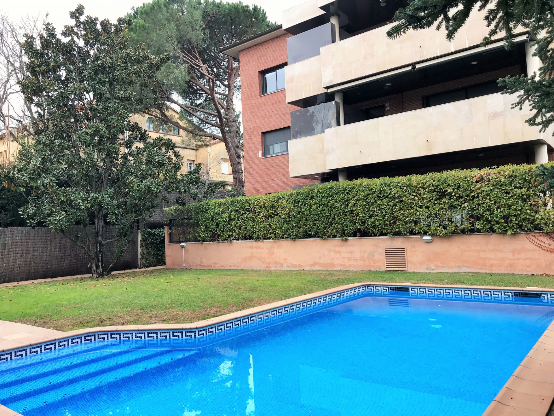 Piscina de Planta baixa en venda en Sant Cugat del Vallès amb Aire condicionat, Calefacció i Jardí privat