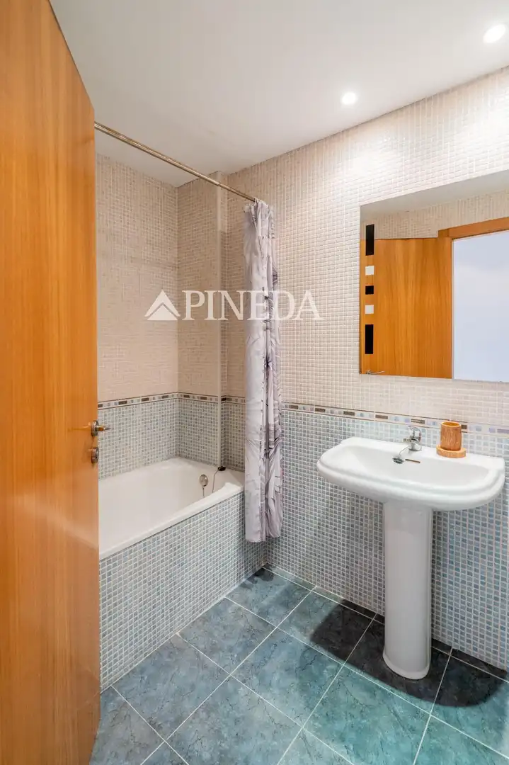 Bany de Apartament de lloguer en Puçol amb Terrassa, Moblat i Piscina comunitària
