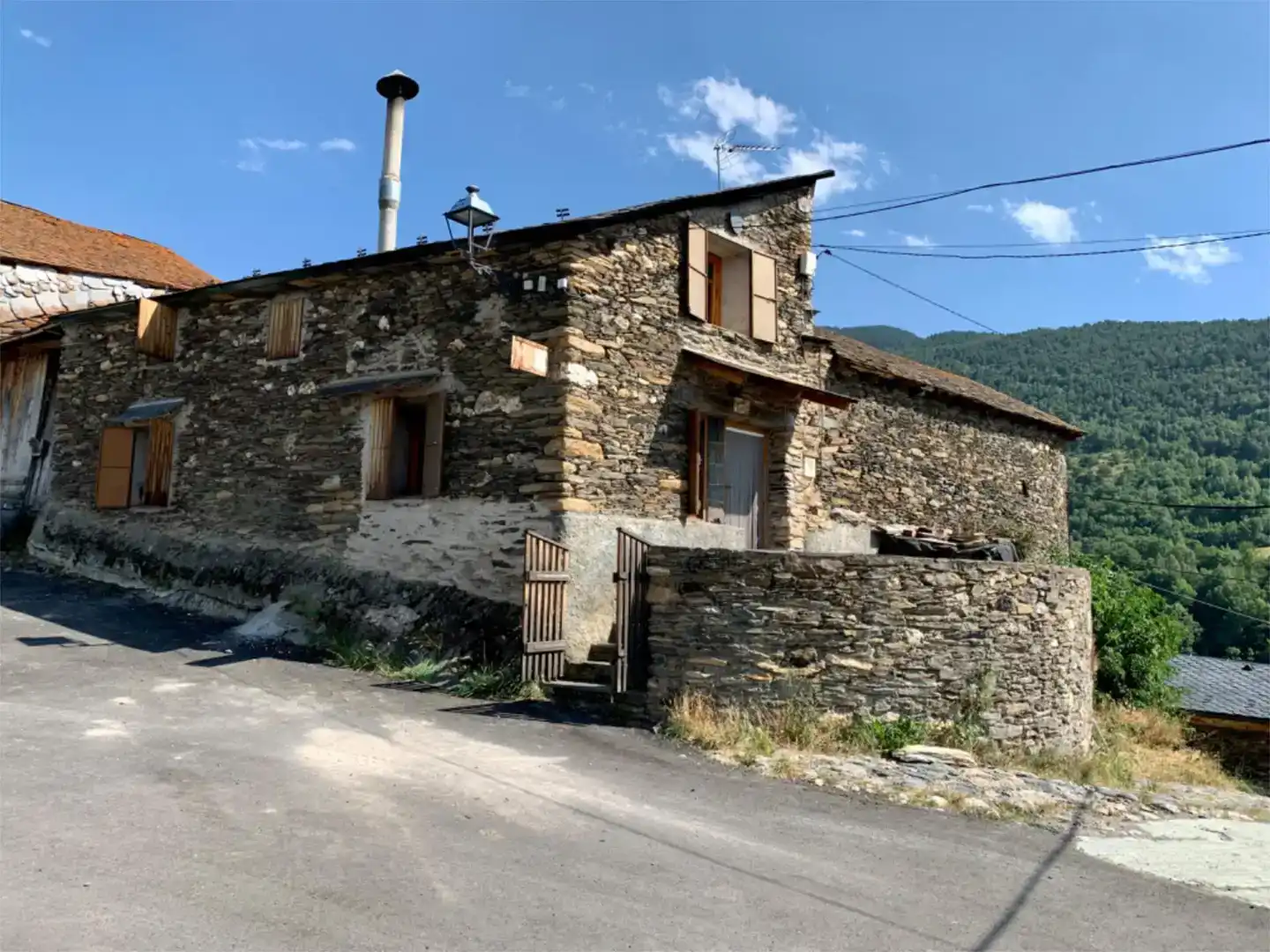 Vista exterior de Finca rústica en venda en Farrera amb Moblat