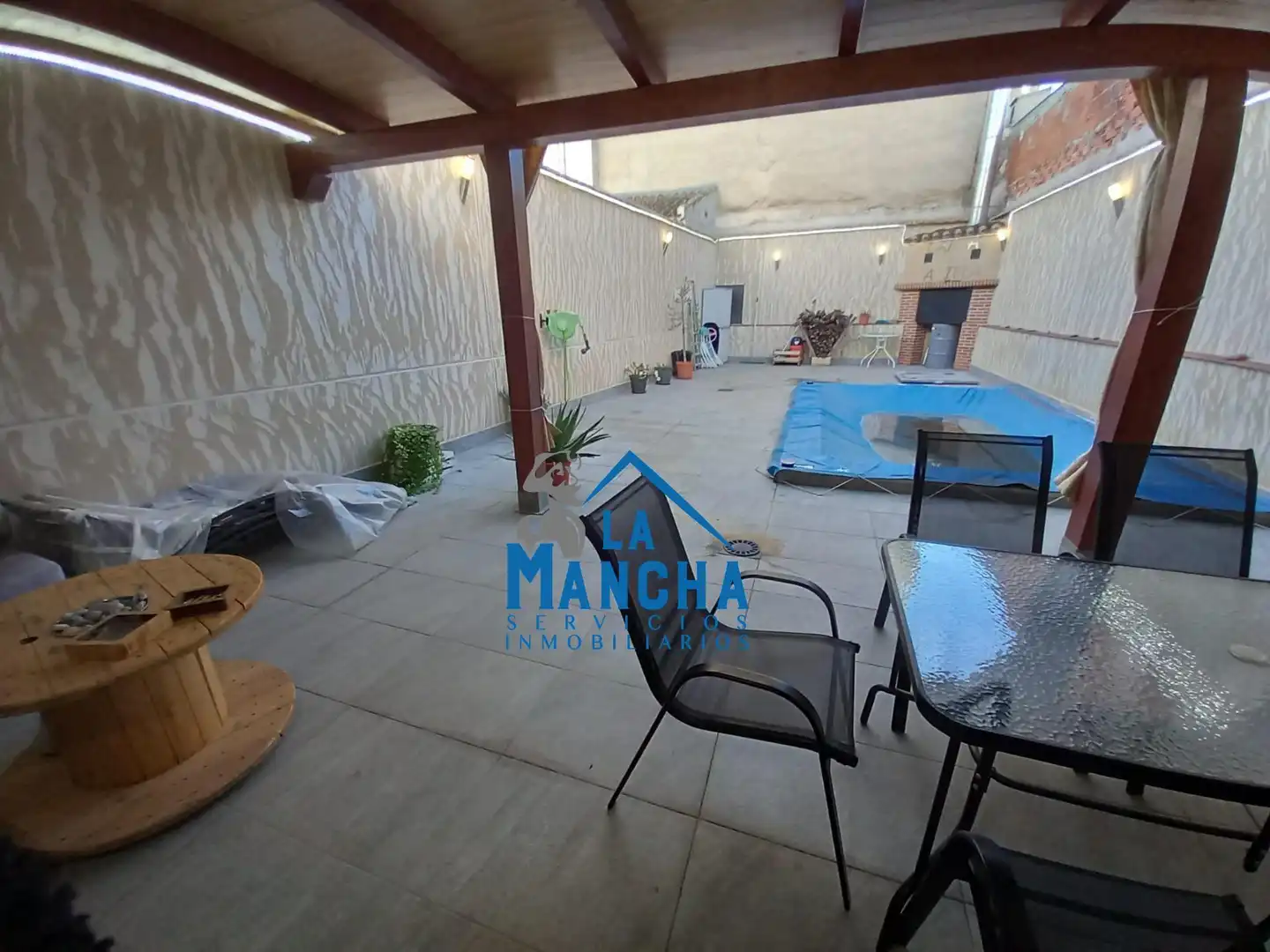 Terrassa de Casa o xalet en venda en Madrigueras amb Piscina i Moblat