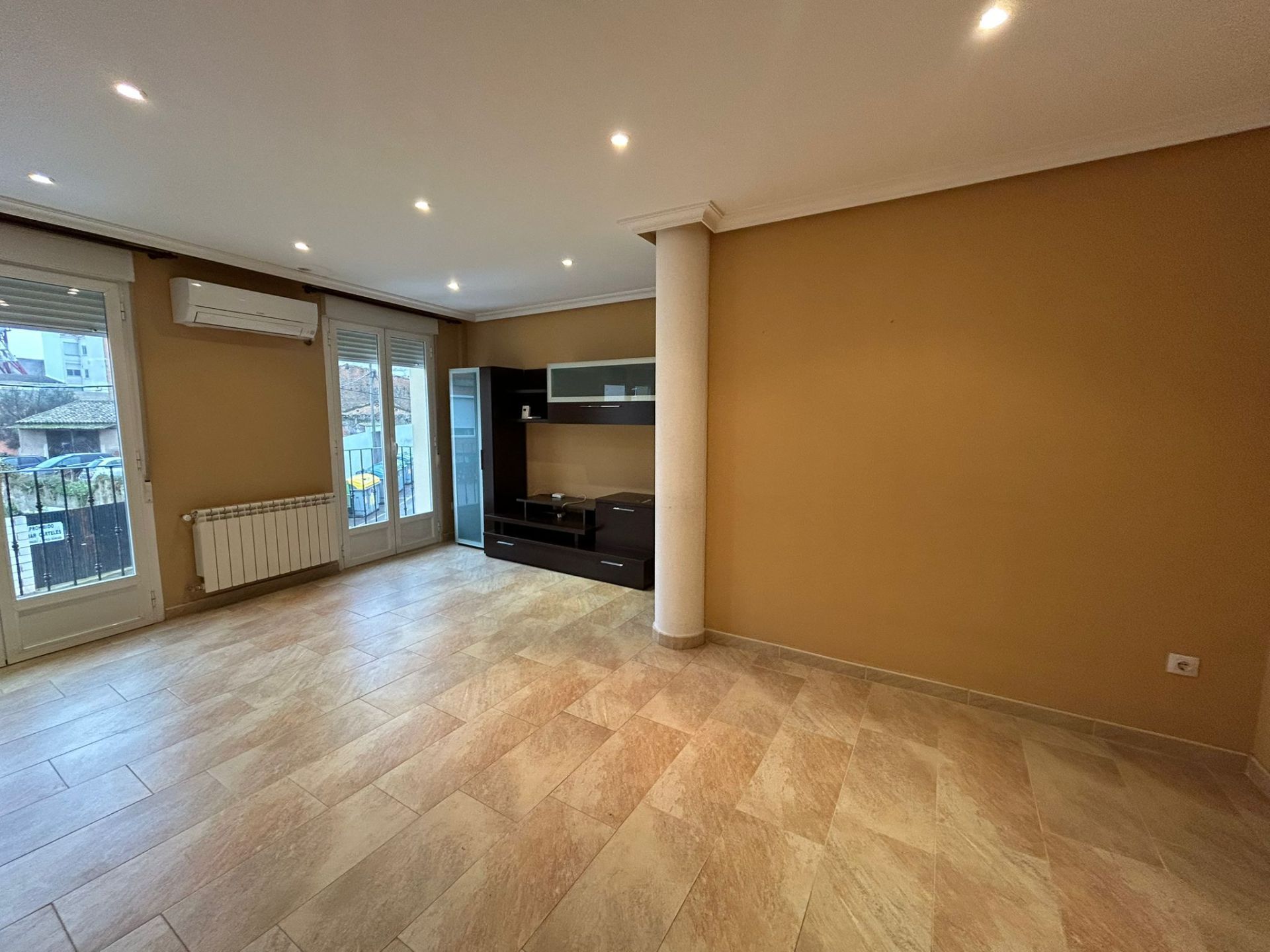 Duplex for sale in Coria  with Air Conditioner, Heating and Terrace