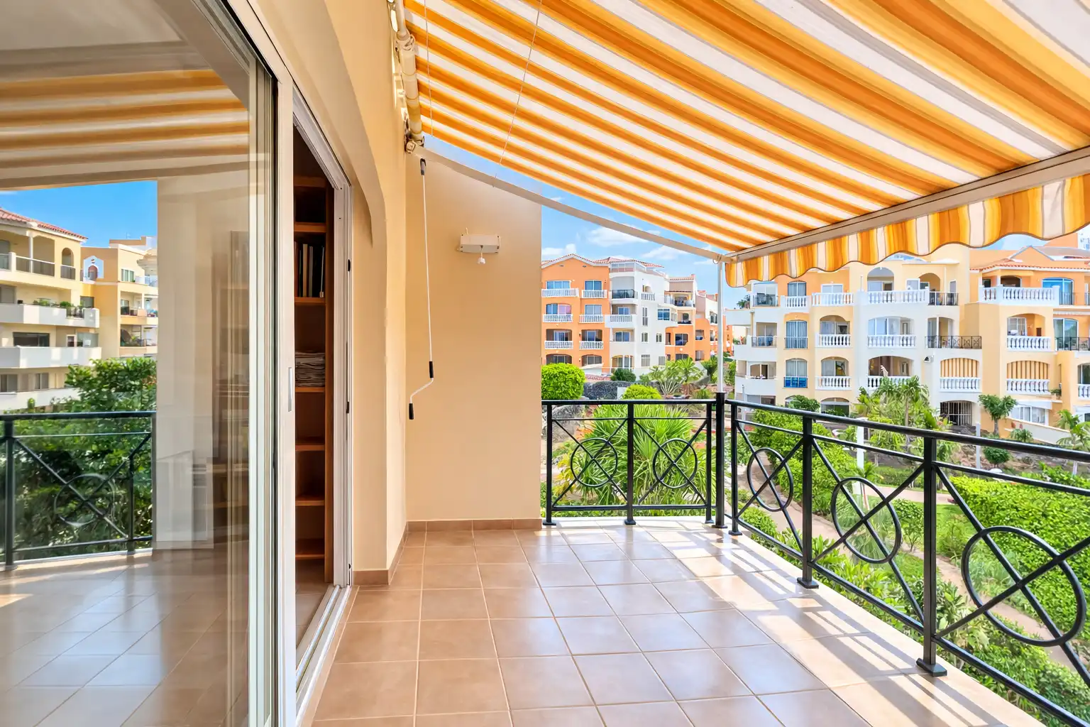 Terraza de Apartamento en venta en Arona con Terraza, Amueblado y Horno