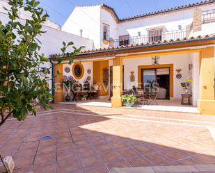 Vista exterior de Casa o xalet en venda en Estepa amb Aire condicionat, Terrassa i Piscina