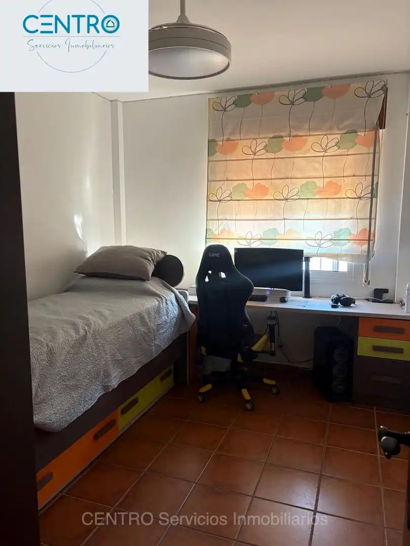 Habitación de Casa adosada en venta en Algeciras con Amueblado