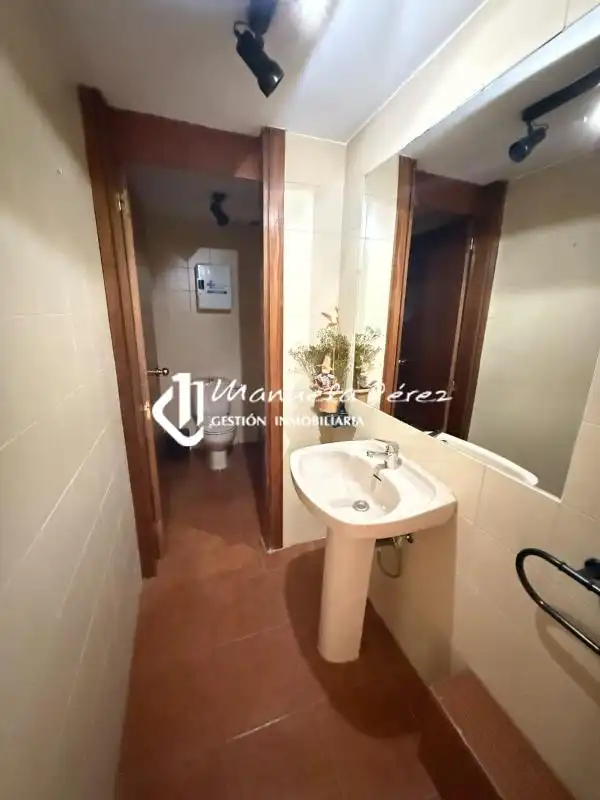 Badezimmer von Gebäude zur Miete in Cáceres
