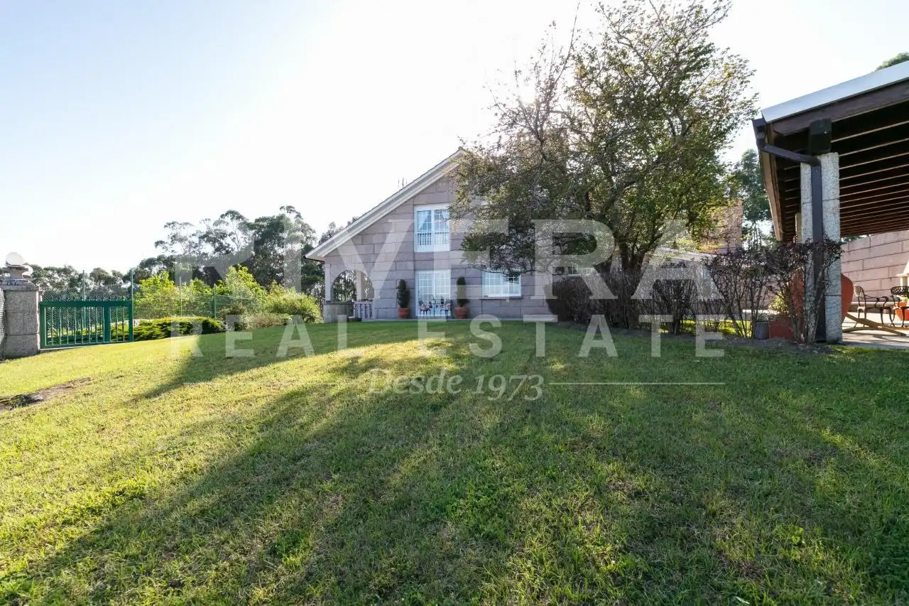 Jardín de Casa o chalet en venta en Cangas  con Calefacción, Jardín privado y Amueblado