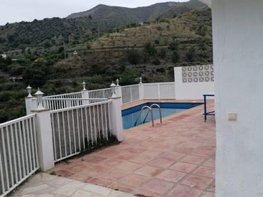 Casa rústica amb piscina en venda a Viaducto de río Jate