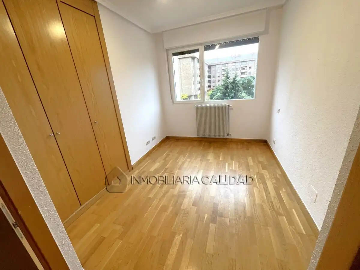 Bedroom of Flat for rent in Burgos  with Heating, Furnished and Pets allowed