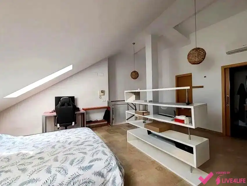Schlafzimmer von Wohnung zur Miete in Valencia mit Klimaanlage, Terrasse und Möbliert