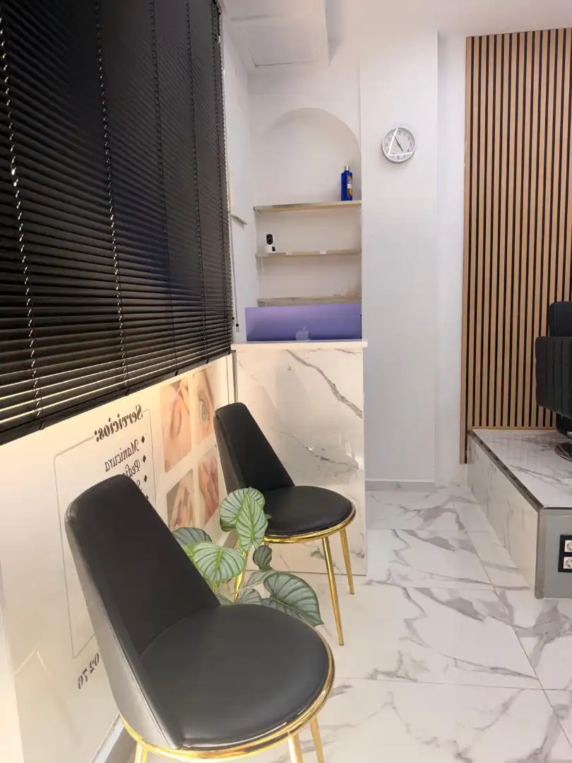 Local de lloguer en Girona amb Aire condicionat, Calefacció i Moblat