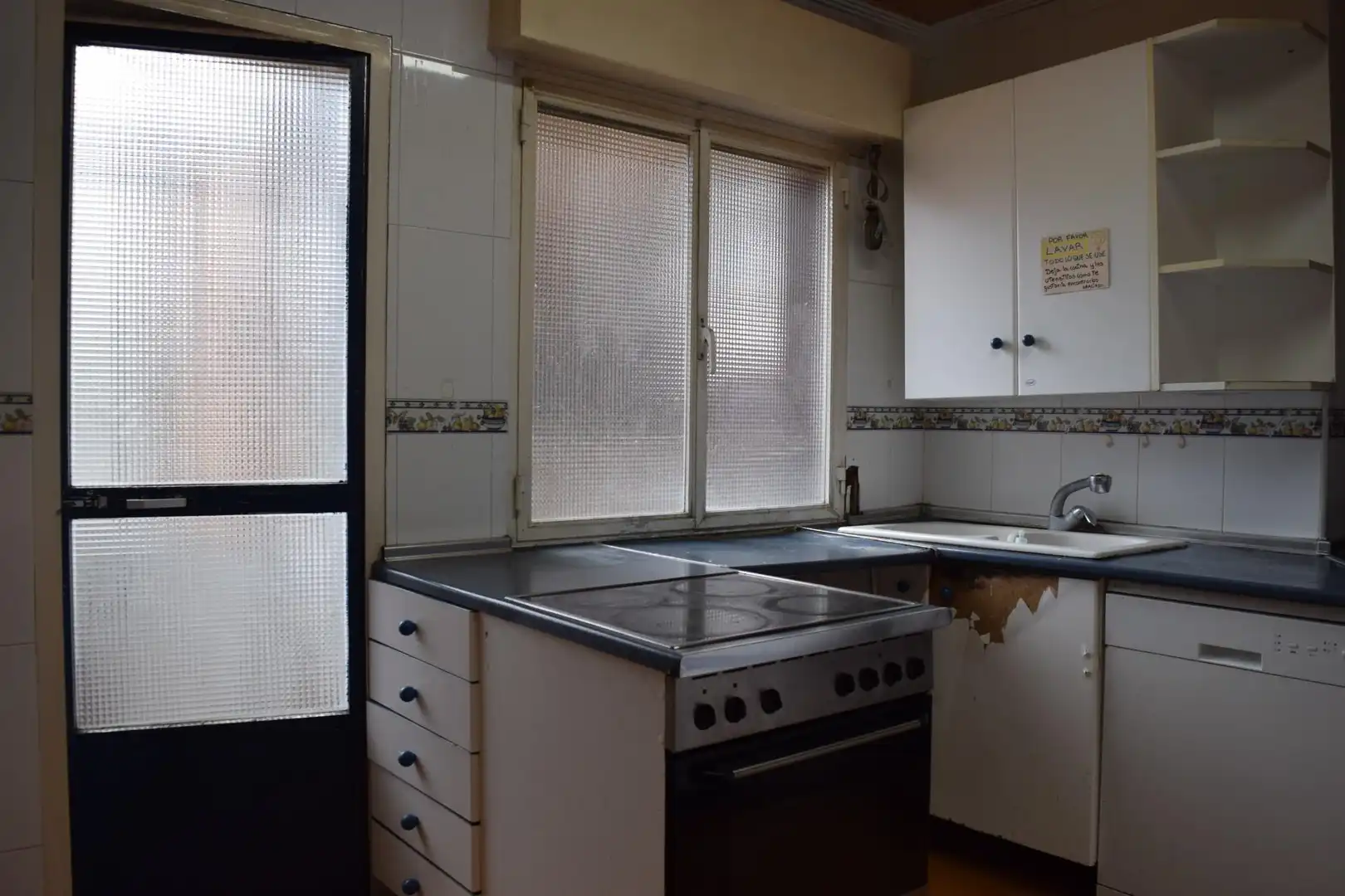Cuina de Pis en venda en Oviedo  amb Calefacció, Parquet i Traster