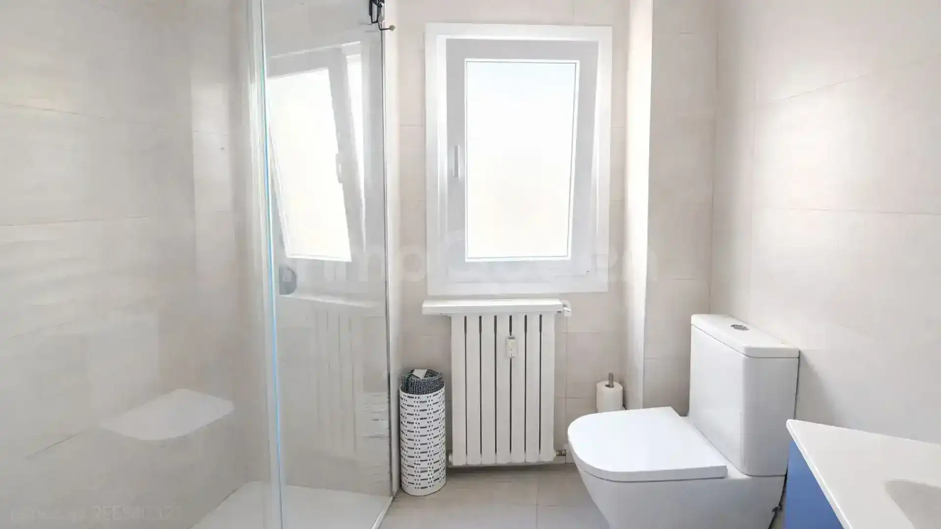 Bathroom of Flat for sale in Zaragoza  with Heating, Terrace and Furnished