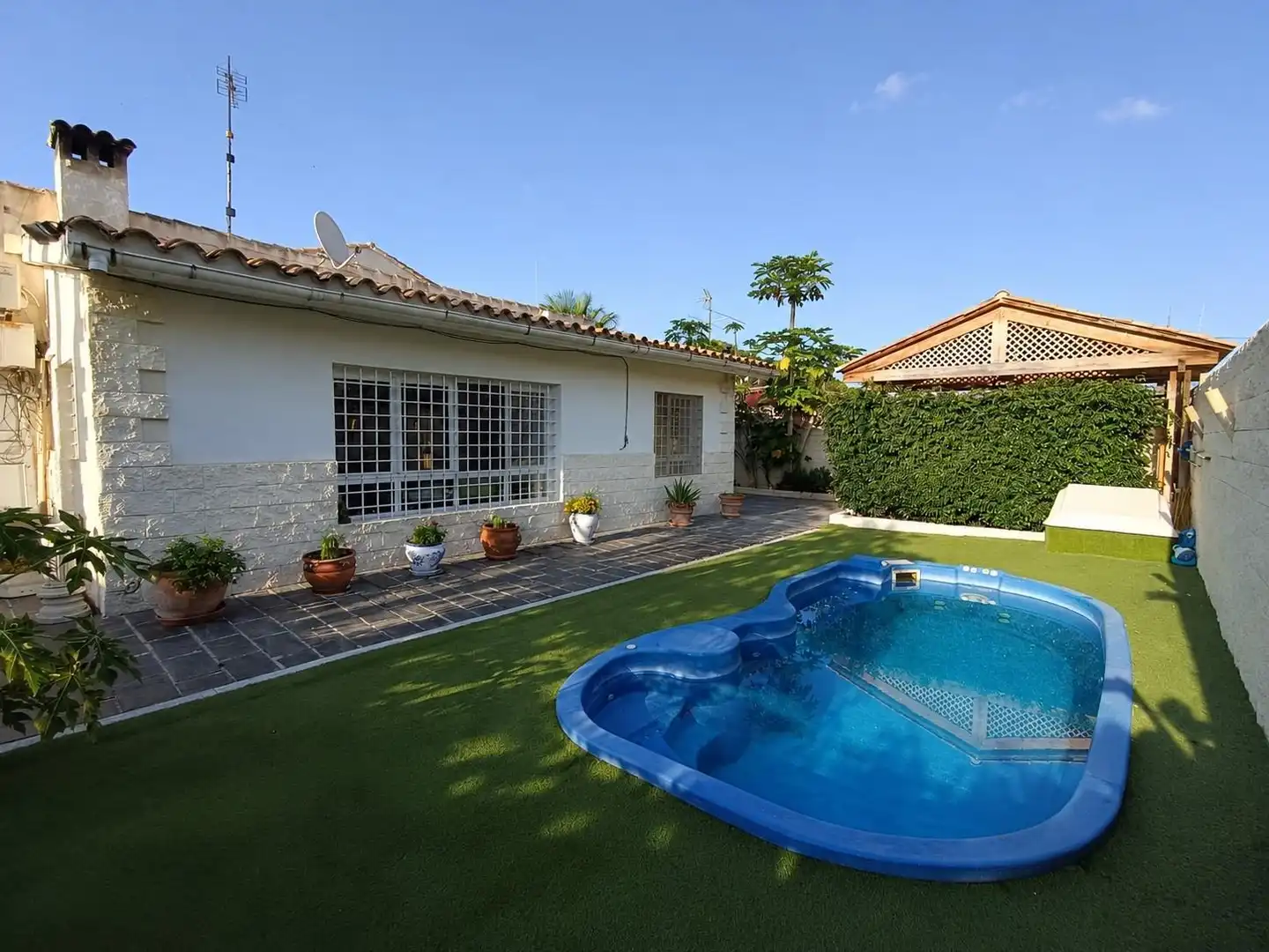 Piscina de Casa o chalet en venta en El Campello con Aire acondicionado, Calefacción y Jardín privado