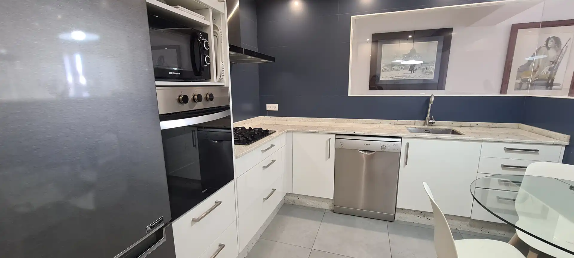 Cocina de Piso de alquiler en Vigo  con Calefacción, Parquet y Amueblado