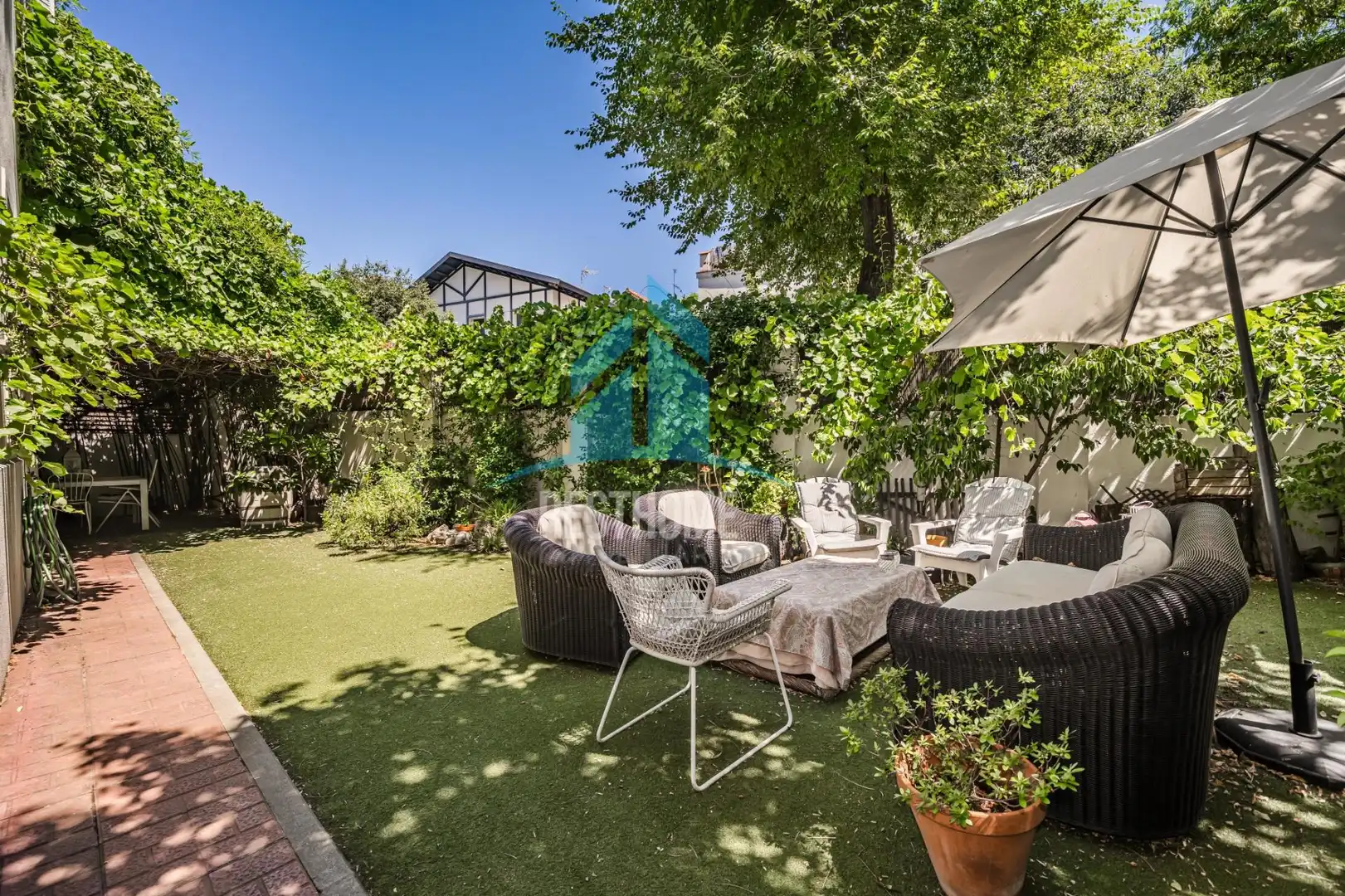 Jardín de Casa o chalet en venta en Madrid con Calefacción, Jardín privado y Parquet