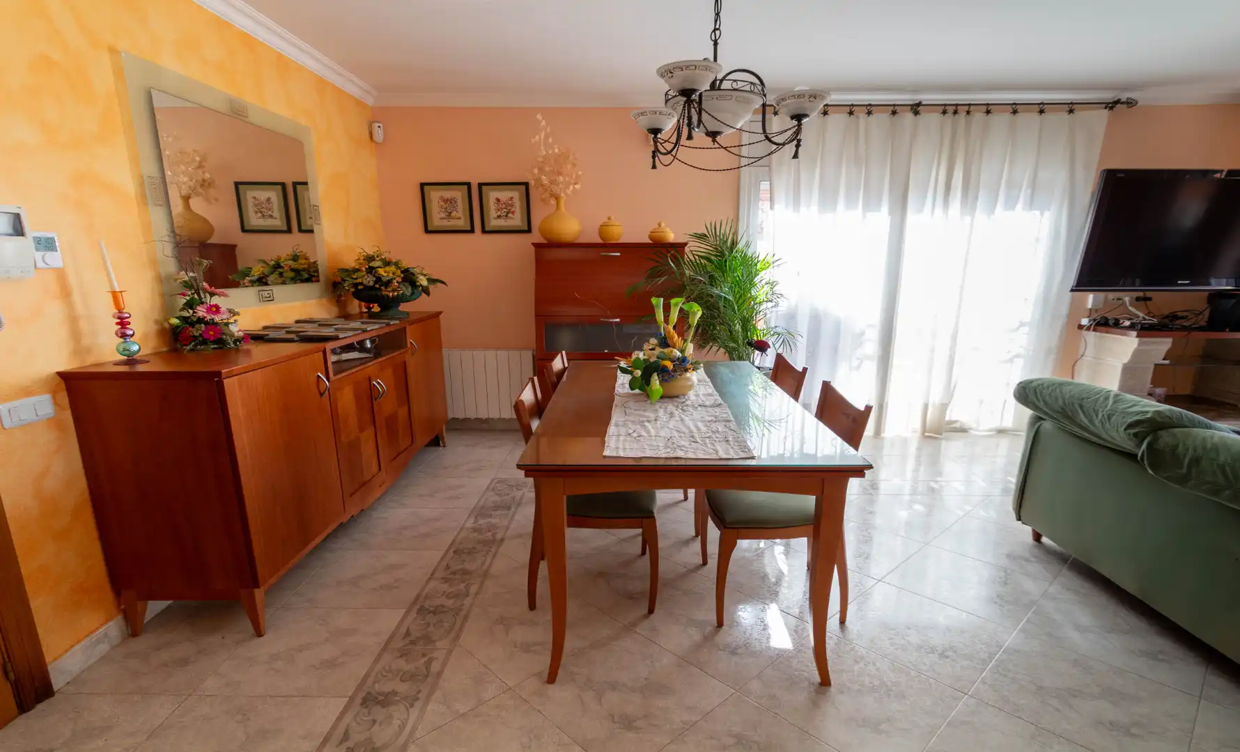 Menjador de Casa o xalet en venda en El Vendrell amb Calefacció, Jardí privat i Terrassa