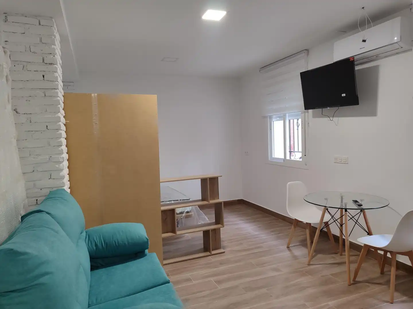 Bedroom of Flat for rent in Granada  with Air Conditioner and Balcony