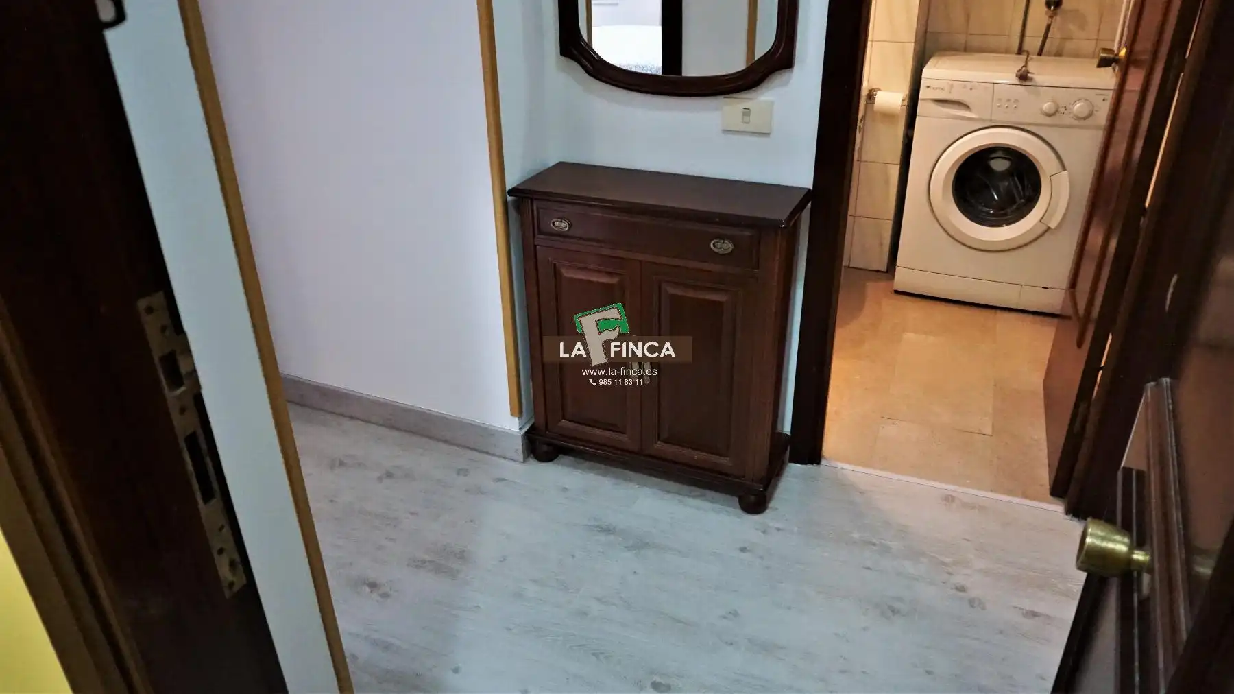 Dormitori de Pis en venda en Oviedo  amb Calefacció, Parquet i Moblat