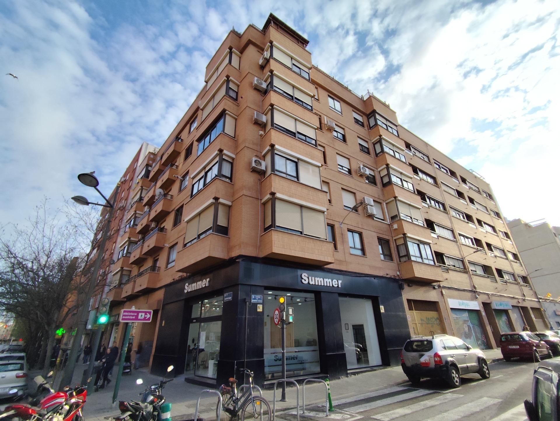 Vista exterior de Piso en venta en  Valencia Capital con Aire acondicionado, Amueblado y Balcón