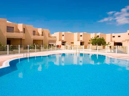 Piscina de Casa adosada en venda en Granadilla de Abona amb Aire condicionat, Terrassa i Piscina