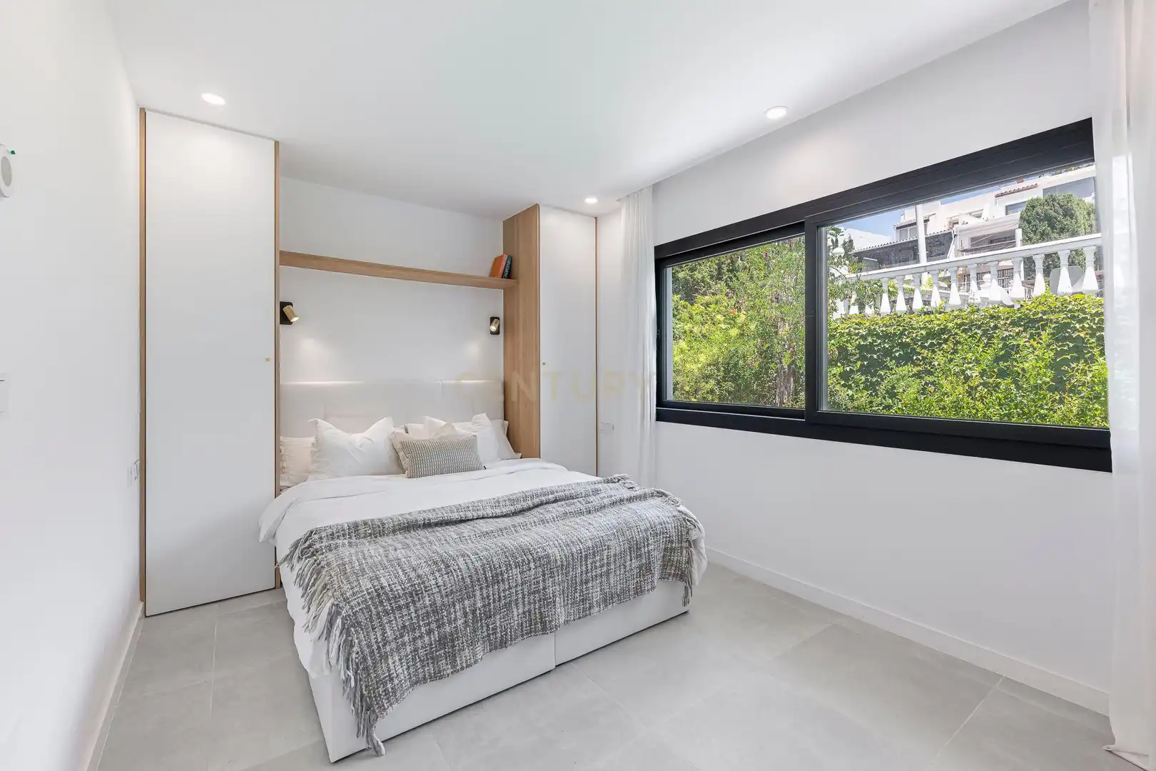 Schlafzimmer von Haus oder Chalet zum Verkauf in Marbella mit Klimaanlage, Privatgarten und Abstellraum