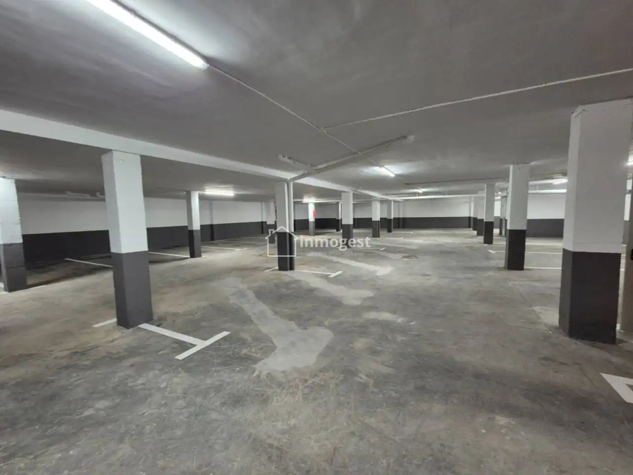Parkplatz von Garage zur Miete in Girona