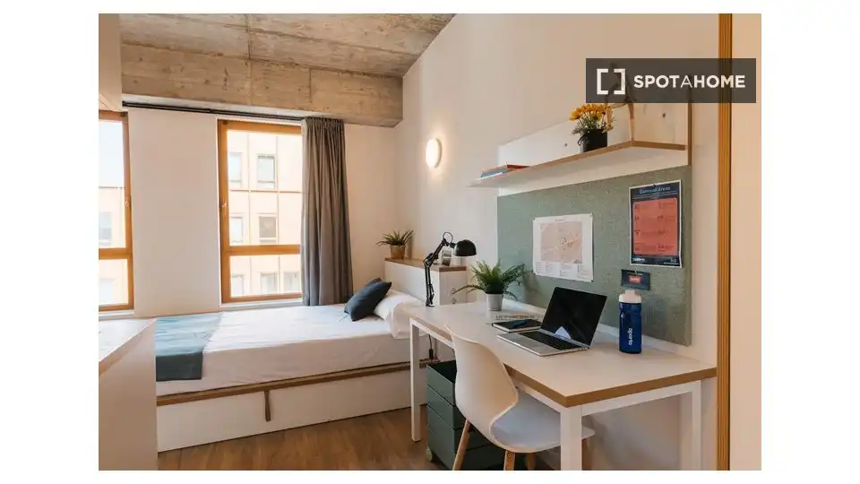 Habitación de Casa o chalet para compartir en Barcelona con Aire acondicionado, Terraza y Amueblado
