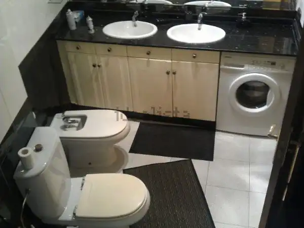 Baño de Piso de alquiler en Santiago de Compostela  con Amueblado