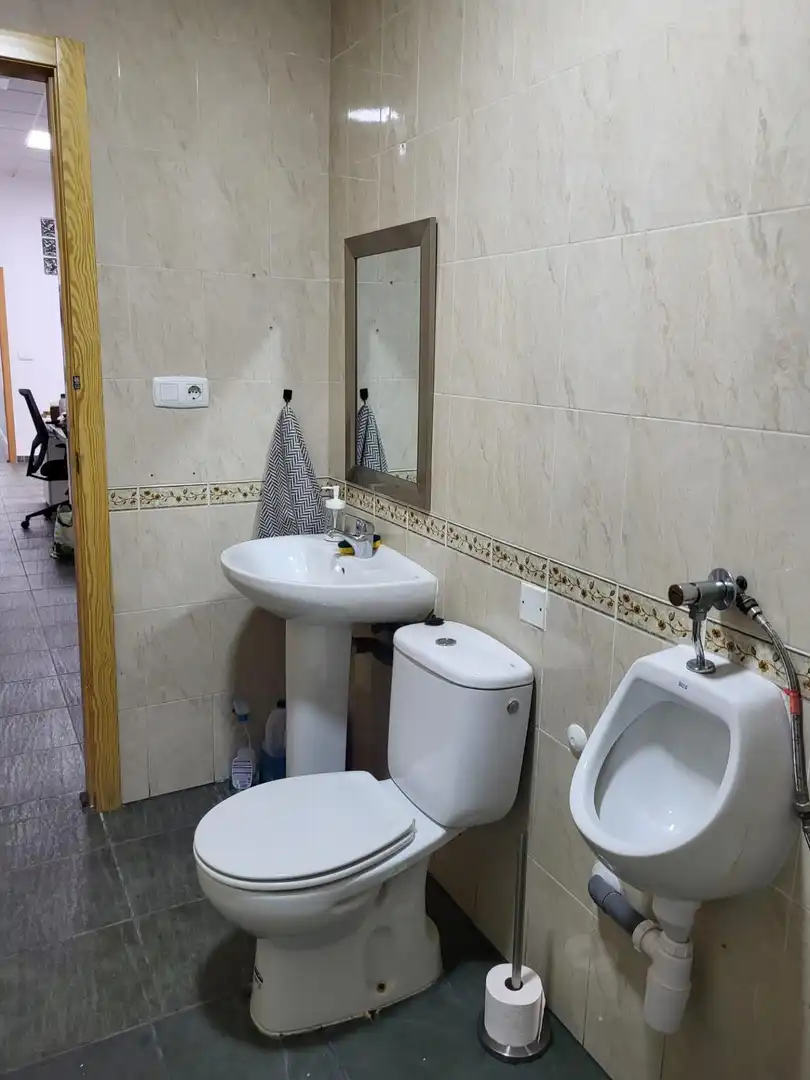 Baño de Local en venta en San Miguel de Salinas con Aire acondicionado