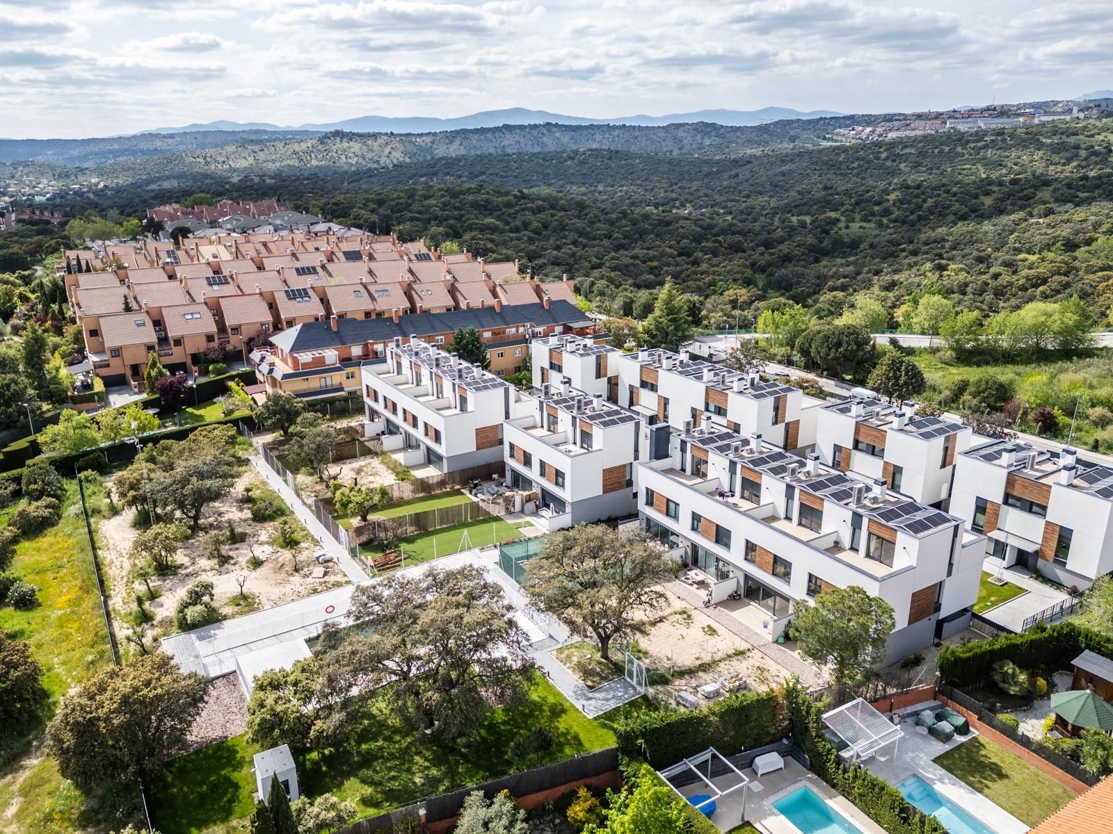 Exterior view of Single-family semi-detached for sale in Las Rozas de Madrid  with Heating, Private garden and Storage room