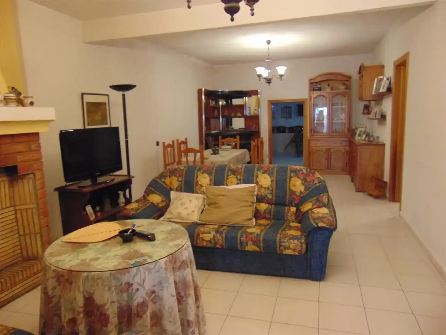 Sala de estar de Casa o chalet en venta en Aldeanueva de Barbarroya con Aire acondicionado, Parquet y Trastero
