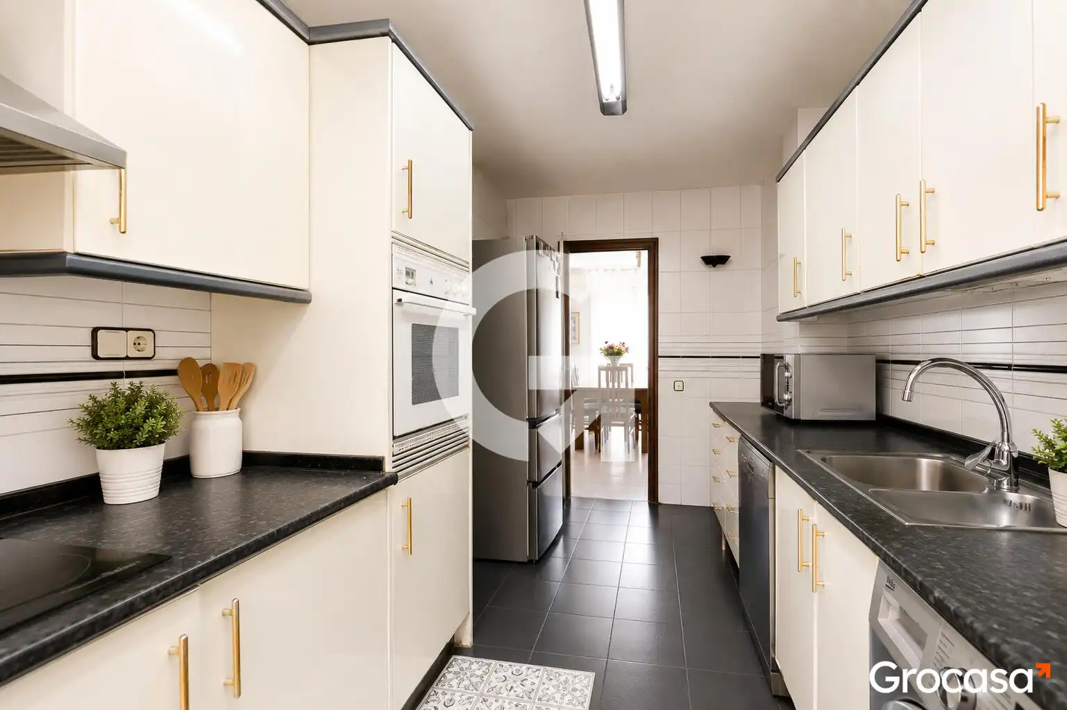 Cocina de Casa adosada en venta en Barcelona con Aire acondicionado, Calefacción y Terraza