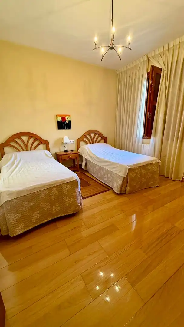Habitación de Casa o chalet en venta en Siete Aguas con Jardín privado, Terraza y Alarma