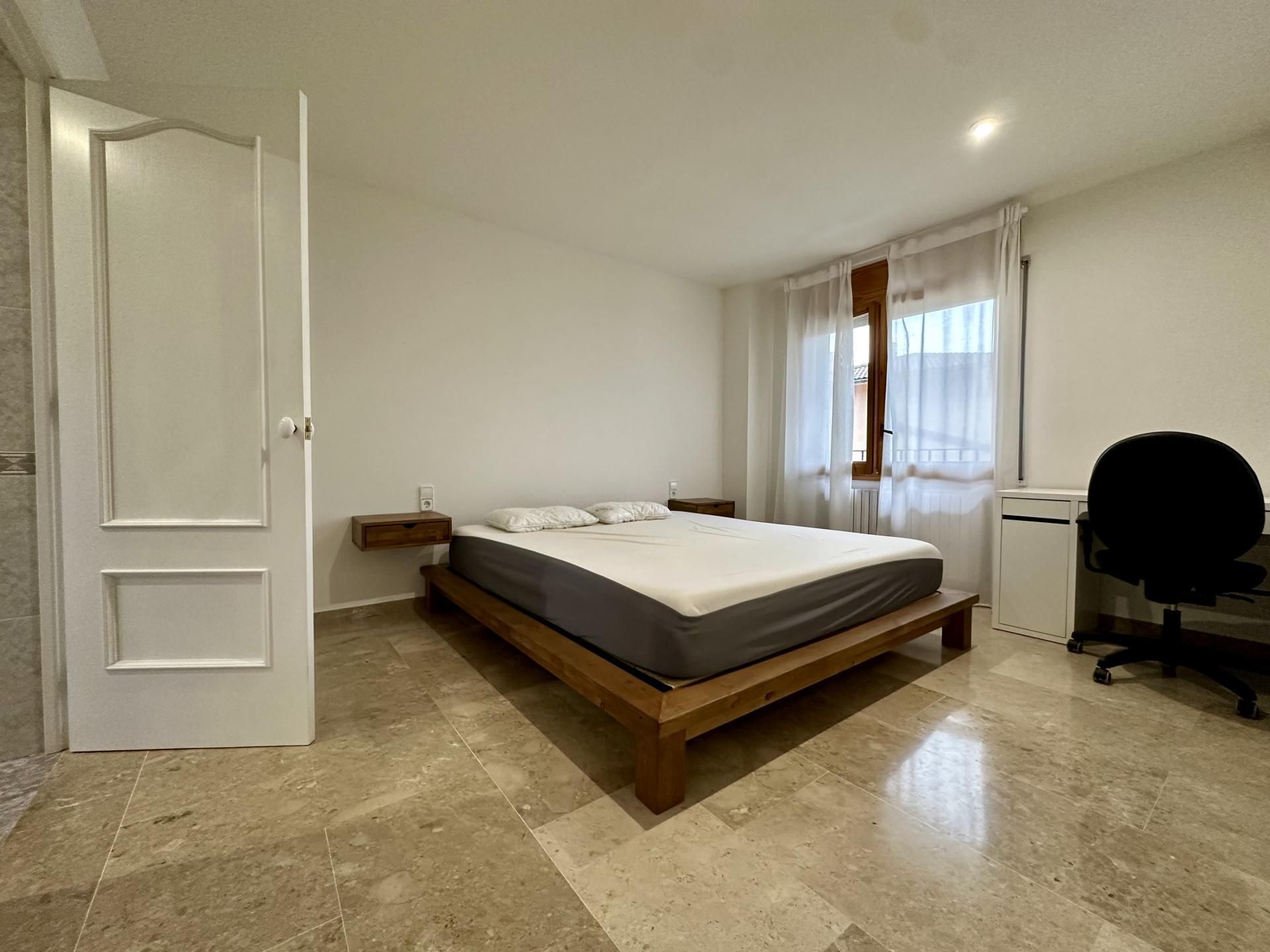 Bedroom of Flat to rent in Vic