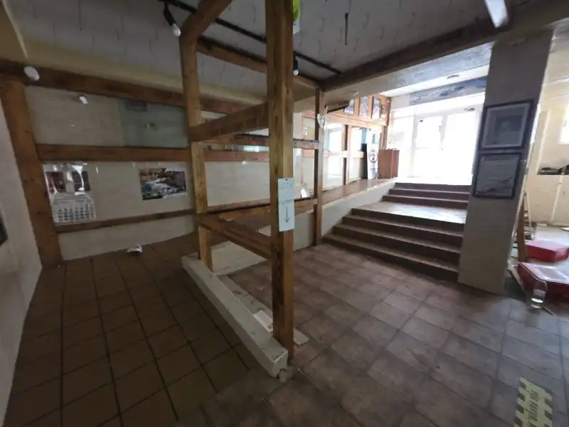 Local en venta en Baños de Montemayor