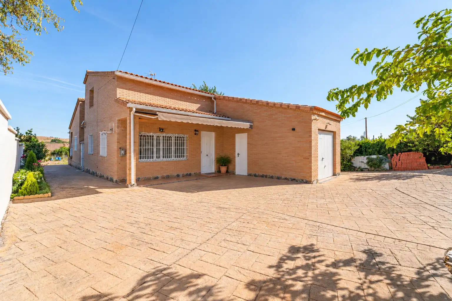 Villa mit Garten zum Verkauf in Calle Abedul