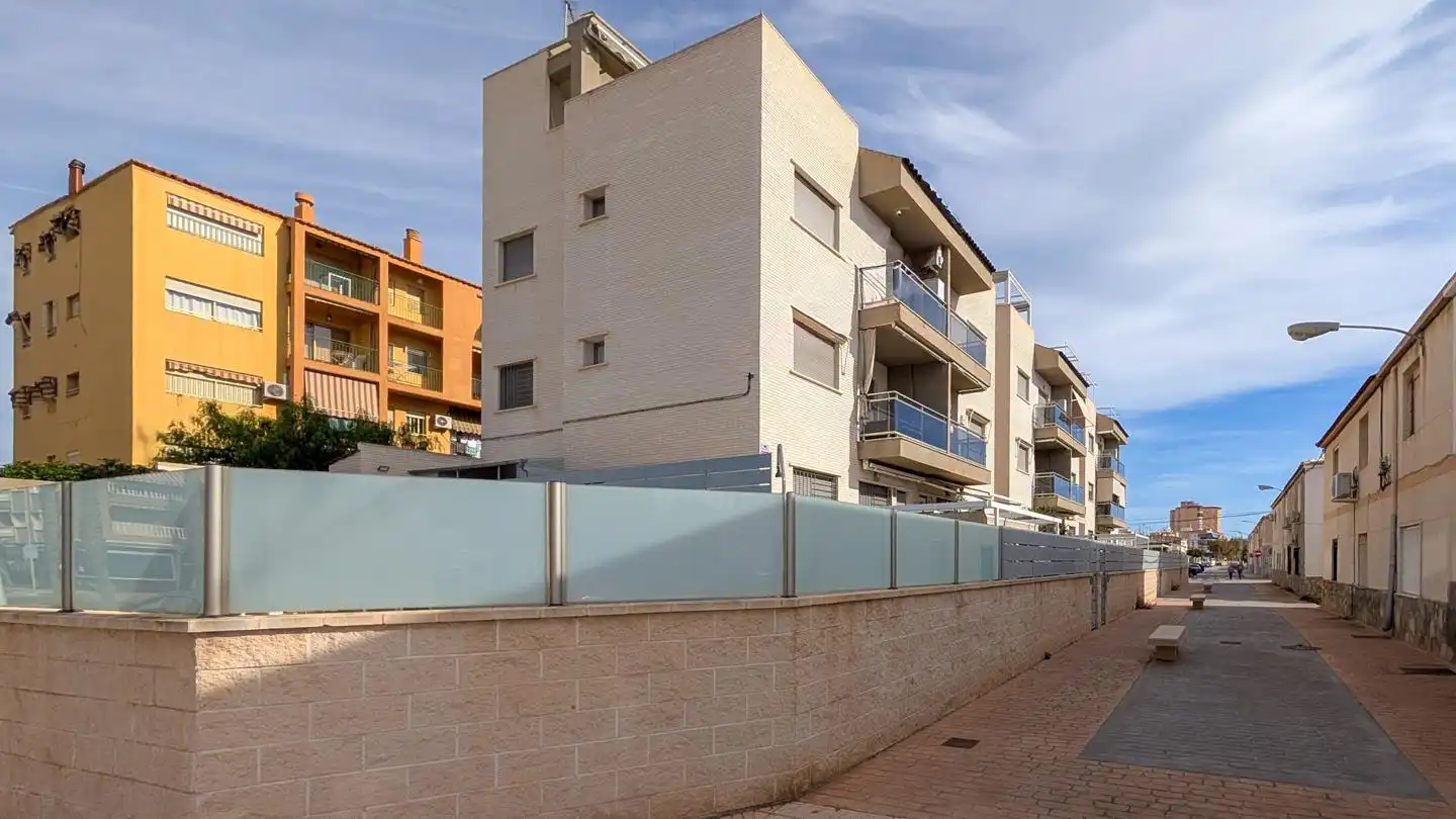 Außenansicht von Wohnung zum Verkauf in Santa Pola mit Klimaanlage, Terrasse und Schwimmbad