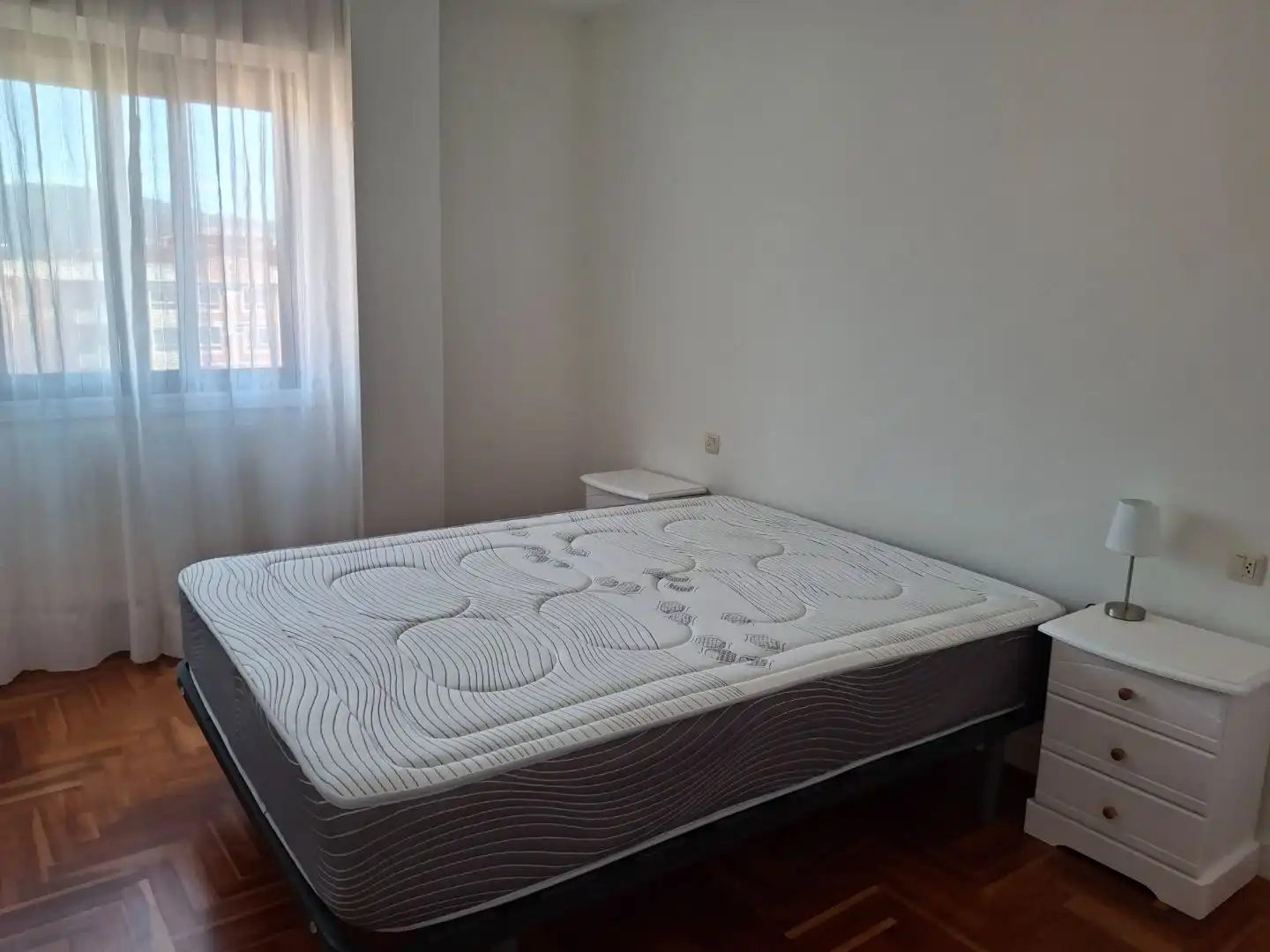 Habitación de Piso de alquiler en Vigo  con Calefacción, Trastero y Horno