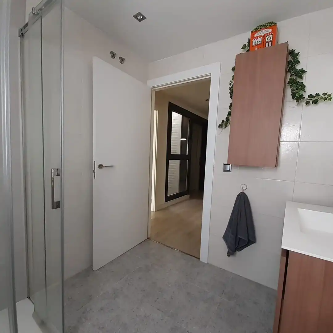 Einfamilien-Reihenhaus zum Verkauf in Esteribar mit Heizung, Privatgarten und Terrasse