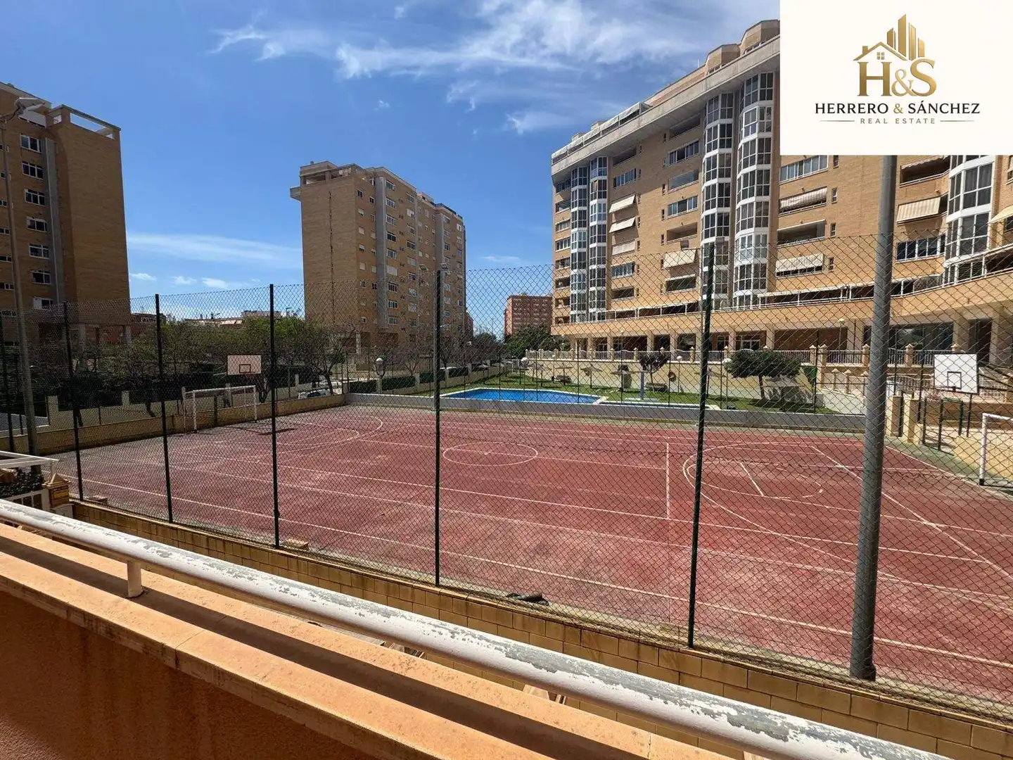 Parking of Houses for sale in Alicante / Alacant  with Air Conditioner, Heating and Private garden