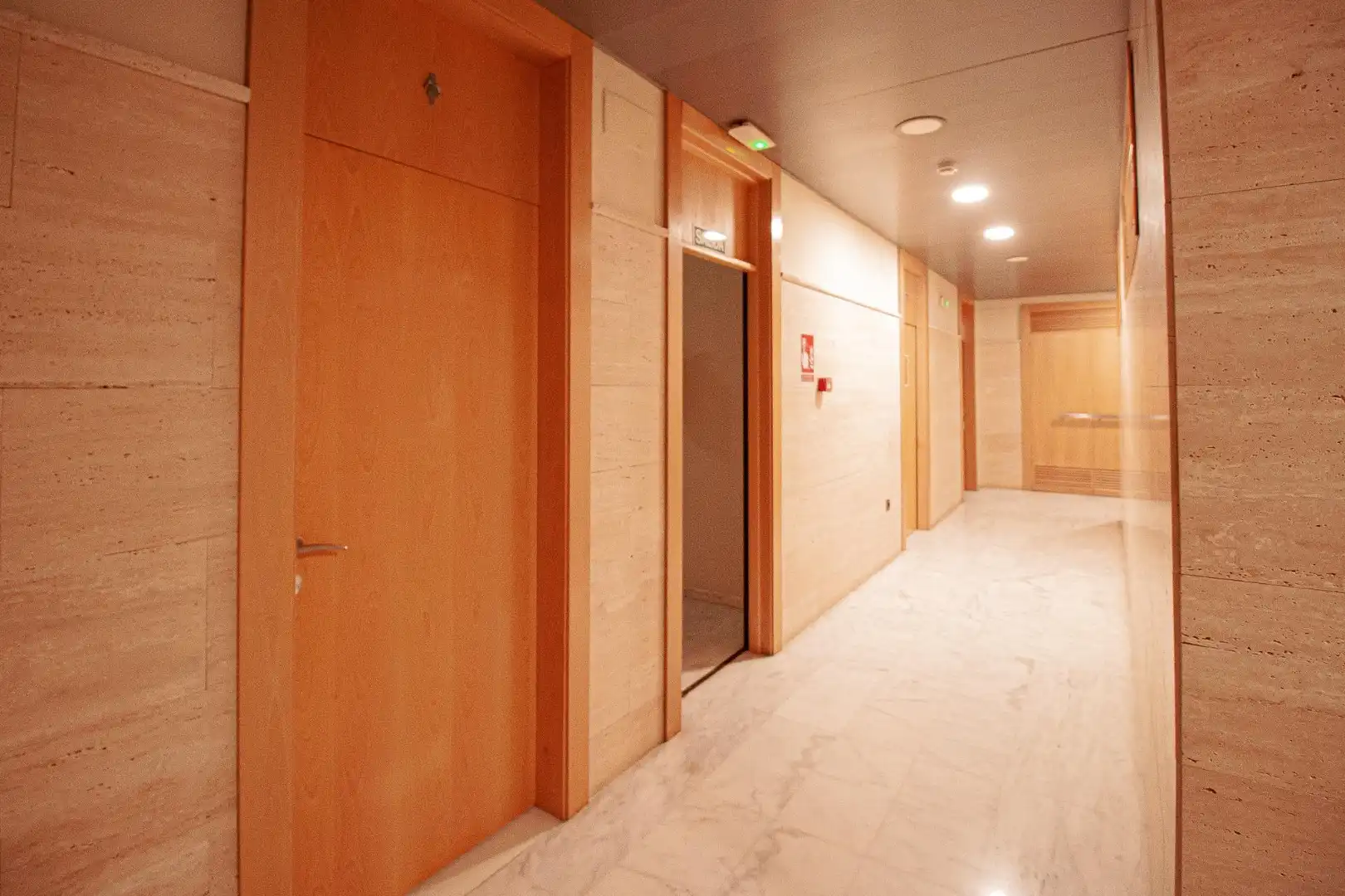 Büro zur Miete in Mairena del Aljarafe mit Klimaanlage und Terrasse