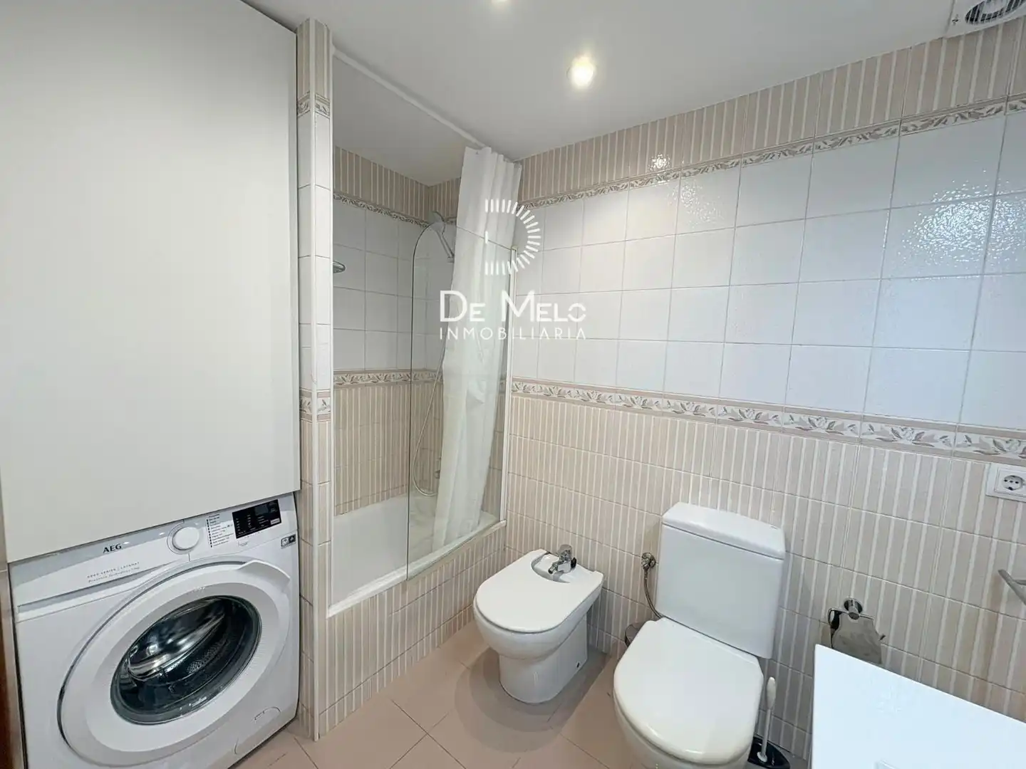 Badezimmer von Wohnung zum Verkauf in Barcelona mit Klimaanlage, Heizung und Parkett