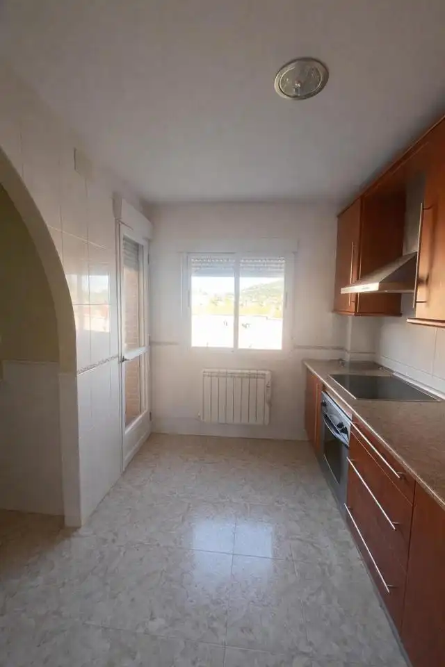 Cuina de Pis en venda en Plasencia amb Terrassa i Moblat