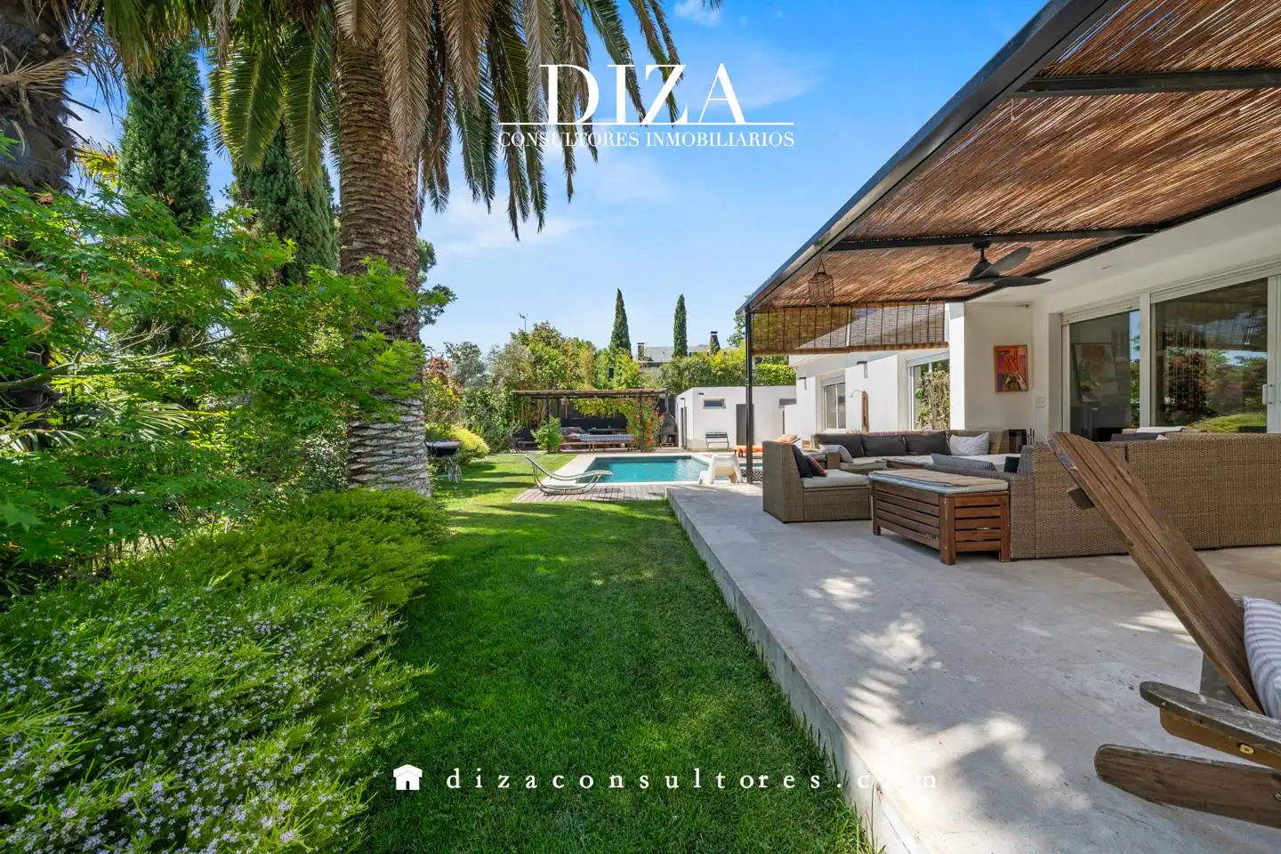 Vista exterior de Casa o xalet en venda en Pozuelo de Alarcón amb Aire condicionat, Calefacció i Jardí privat