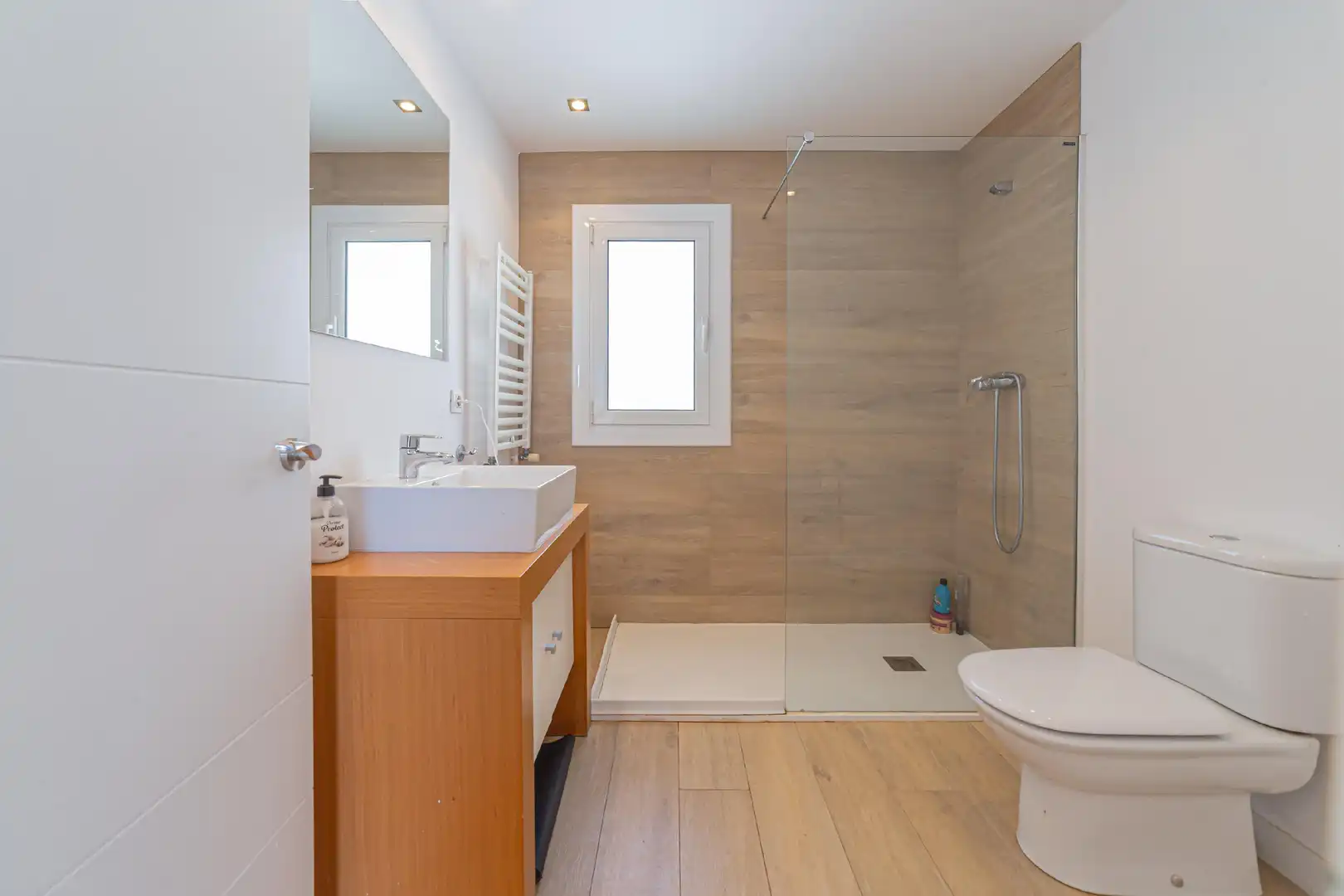 Bathroom of Houses for sale in Castelldefels  with Air Conditioner, Heating and Private garden