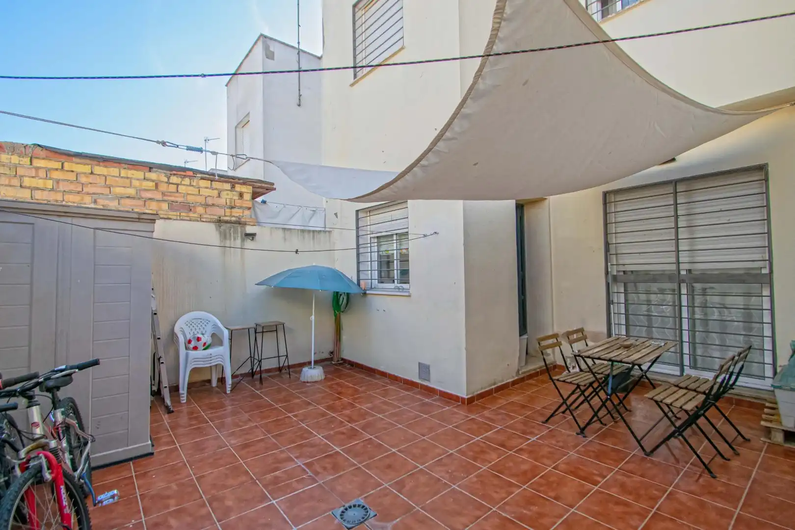 Terrasse von Einfamilien-Reihenhaus zum Verkauf in Bormujos mit Klimaanlage und Terrasse