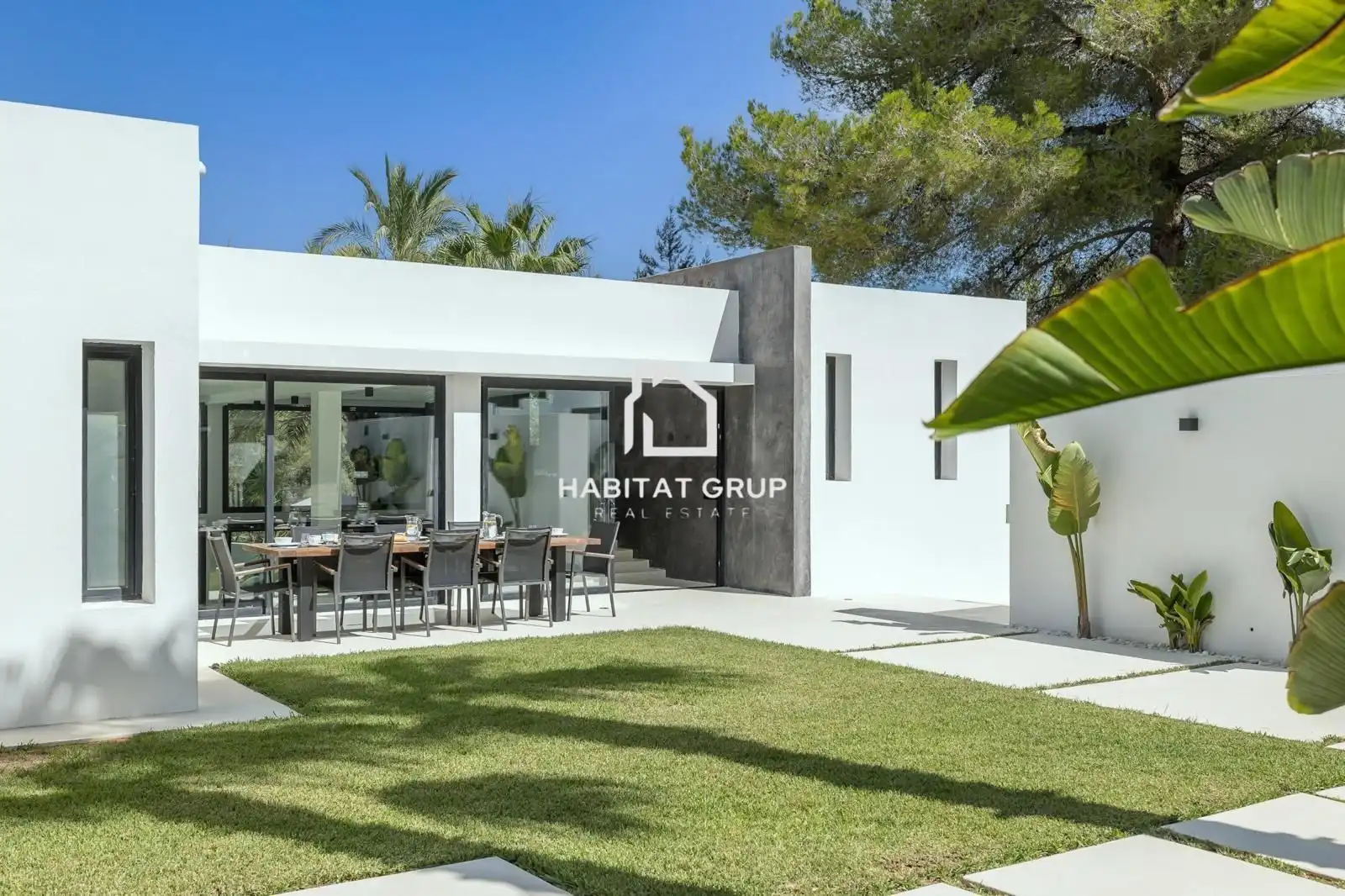 Vista exterior de Casa o xalet de lloguer en Eivissa amb Aire condicionat, Calefacció i Jardí privat